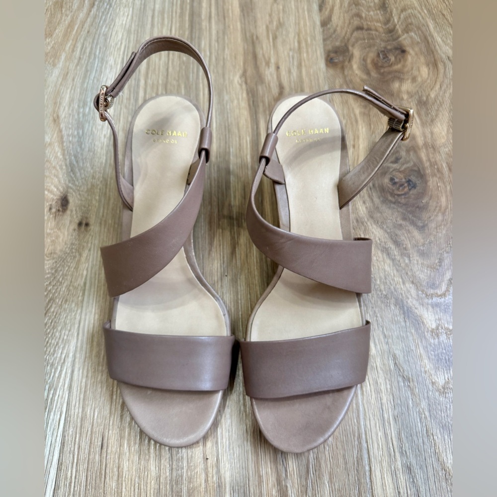 Cole Haan Strappy Leather Wedge Sandals Taupe Size 8B NWOB - Picture 1 of 6